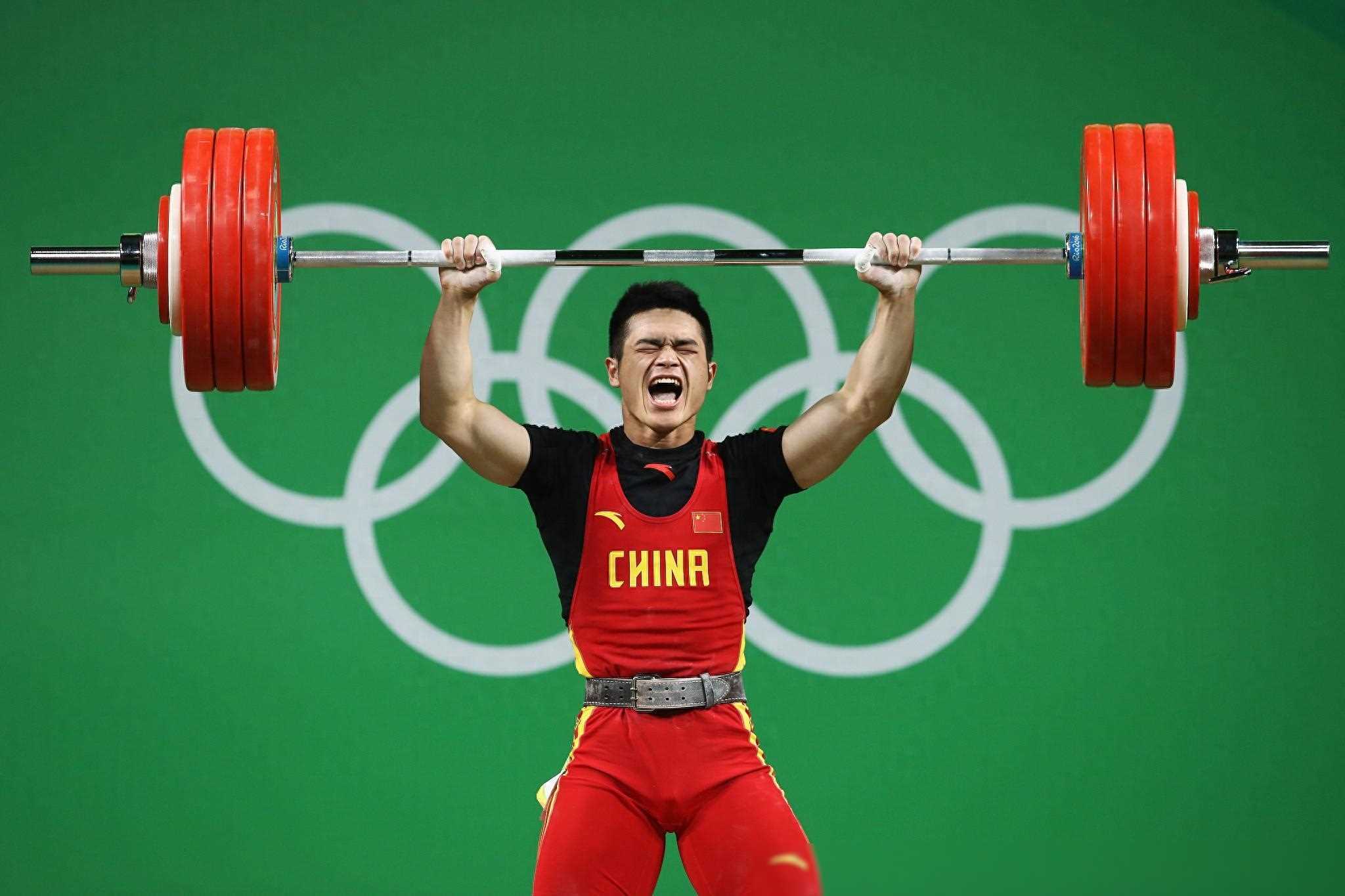 神勇之举！比赛中选手斗志昂扬不屈