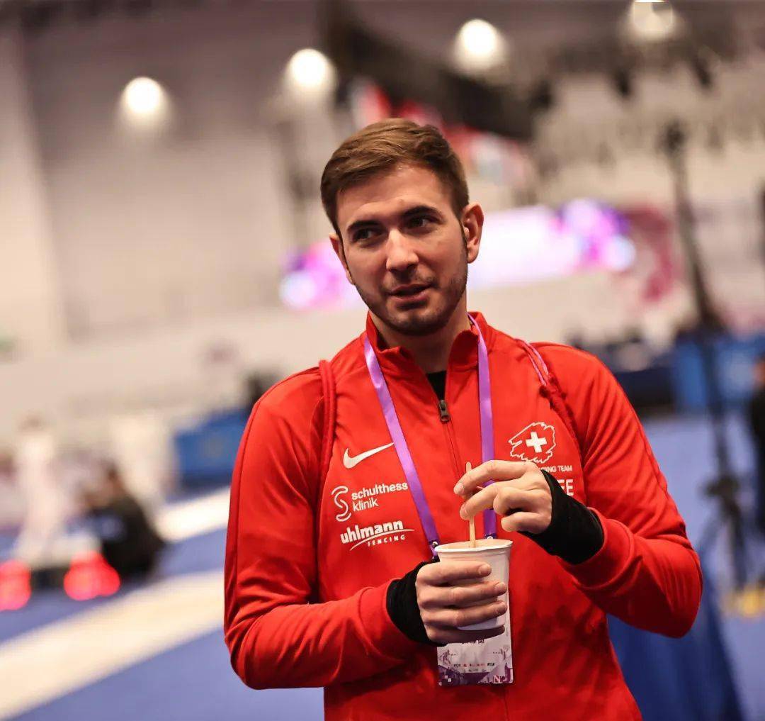 澳大利亚击剑选手逆袭成功,夺冠 澳大利亚击剑选手逆袭成功,夺冠