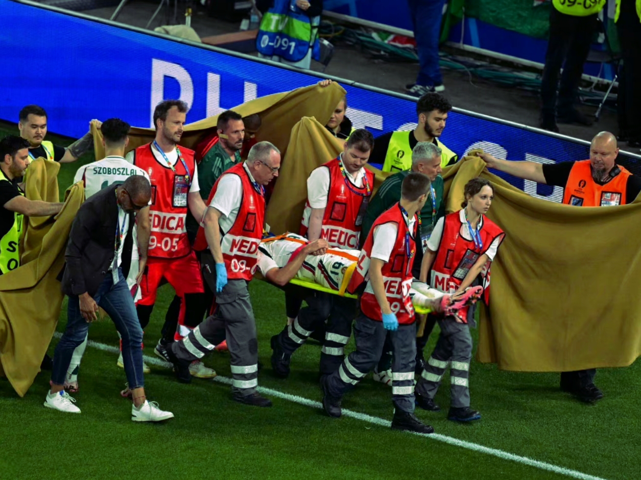 欧洲杯预选赛擦出火花,球员们全力以赴 欧洲杯预选赛擦出火花,球员们全力以赴