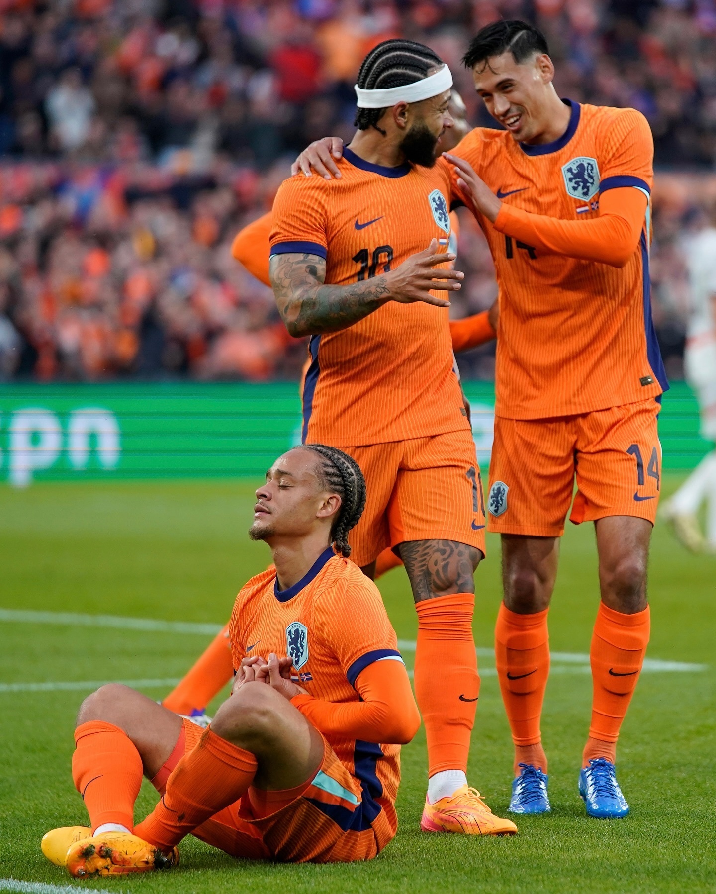 欧洲杯预选赛擦出火花,球员们全力以赴 欧洲杯预选赛擦出火花,球员们全力以赴