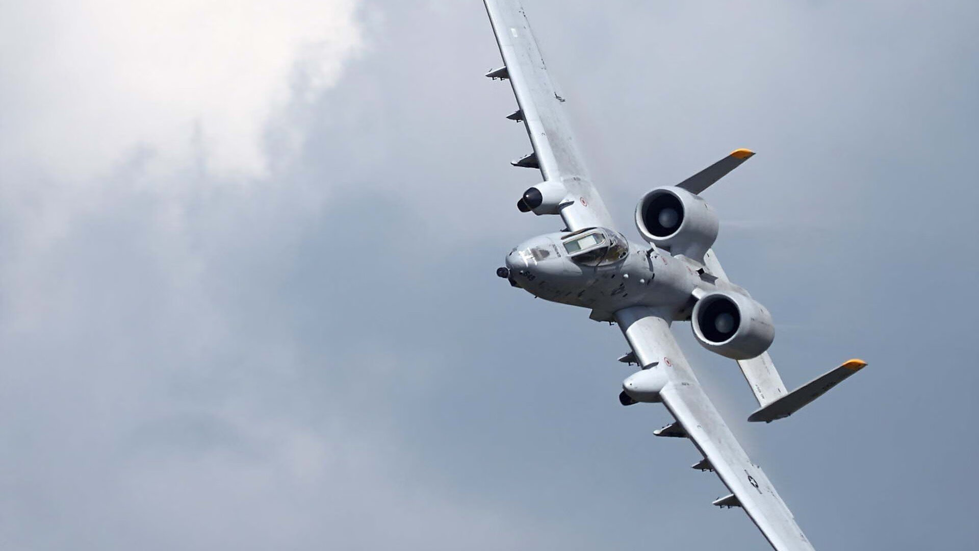 当红牛遇见雄狮，一场跨越次元的友谊赛与本泽马的第800次定义